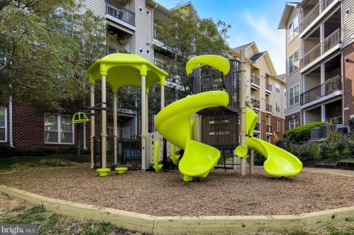 1580 Spring Gate Dr, Mc Lean VA  22102-3443 exterior