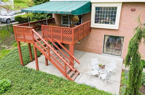 1505 Candlewood Dr, Pittsburgh PA 15241-2907 exterior