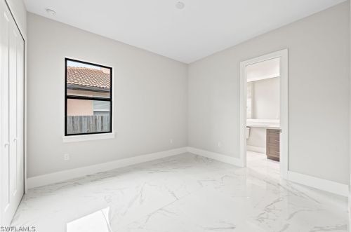 555 99 Ave, Naples FL 34108-2227 exterior