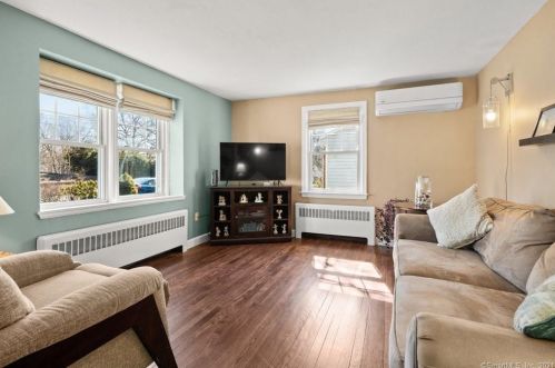 68 Irving St, Manchester CT 06042-3029 exterior