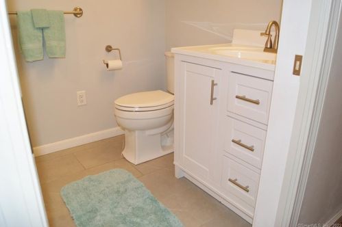 86 Grn Hl Rd, Deep River CT 06419-2412 exterior