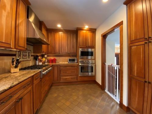 215 Swissvale Ave, Pittsburgh PA 15221-2404 exterior