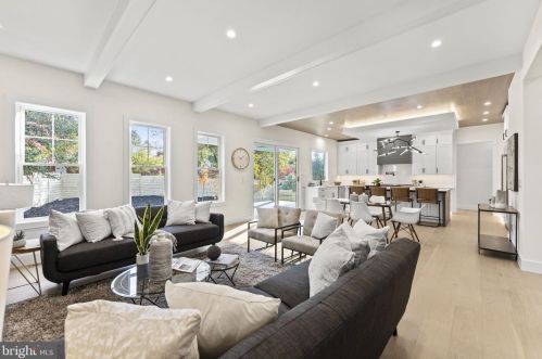 1327 Mayflower Dr, Mc Lean VA 22101-3405 exterior