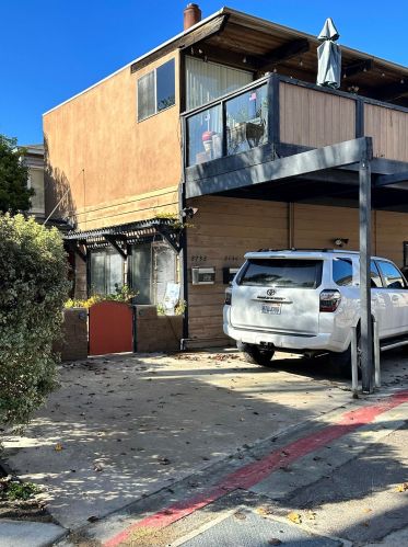 2732-34 Bayside Ln, San Diego, CA 92109-8219