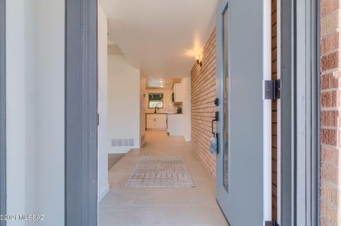 8901 Mcclellan St, Tucson AZ  85710-4420 exterior