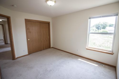 9286 Burbank Ave, Milwaukee WI 53224-1317 exterior