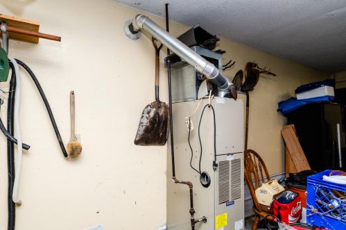 9524 Red Arrow Hwy, Watervliet MI 49098-8552 exterior