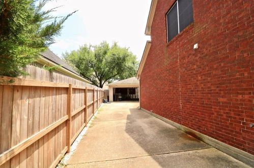 3210 Emerald Grove Dr, Humble, TX 77345-1199