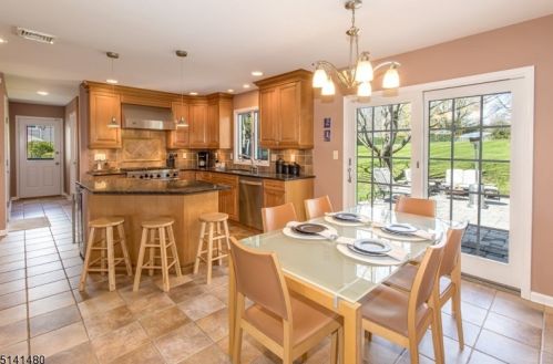 10 Greensview Dr, Scotch Plains NJ 07076-2708 exterior