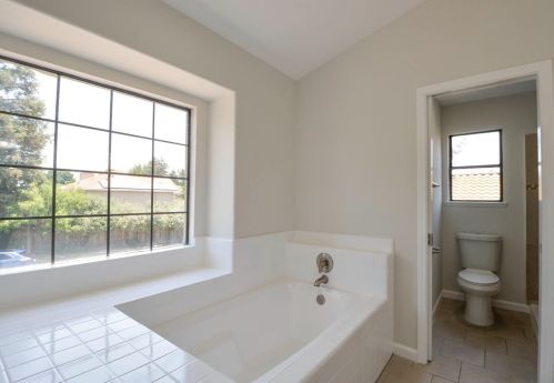 2103 Bristol Park Cir, Turlock CA  95382-2965 exterior