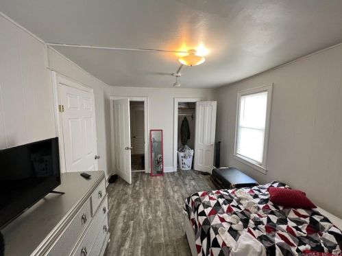 16 Lafayette St, Derby CT 06418-1706 exterior