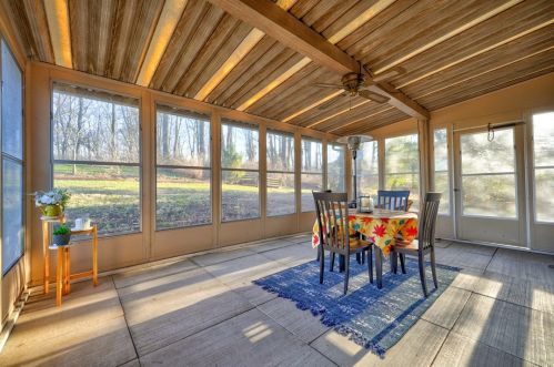 210 Johnston Rd, Pittsburgh PA  15241-2555 exterior