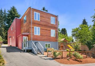 11032 38th Ave, Seattle, WA 98125-5702