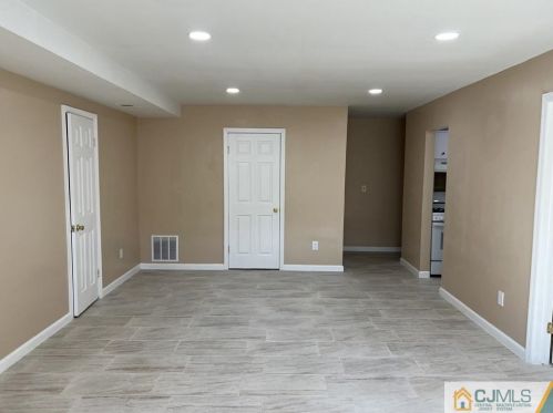 280 College Dr, Edison NJ 08817-5998 exterior