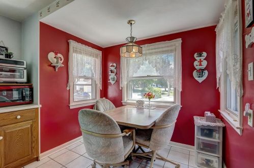 7101 Stuth Pl, Milwaukee WI 53219-1952 exterior