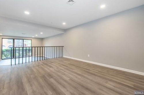 5 London Ct, Teaneck NJ 07666-6488 exterior