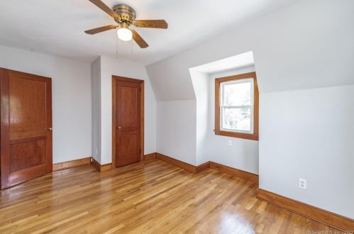 6 Summer St, Enfield CT 06082-2951 exterior