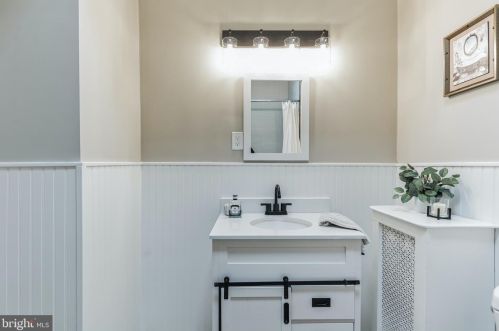 5912 Leithgow St, Philadelphia PA 19123-1420 exterior