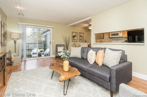 282 1st St, Rochester MI 48307-2600 exterior