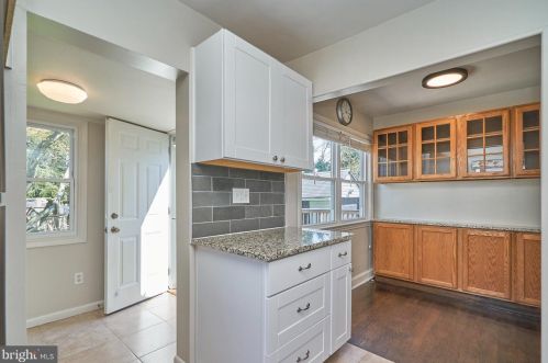 1000 Crawford Dr, Rockville MD  20851-1605 exterior