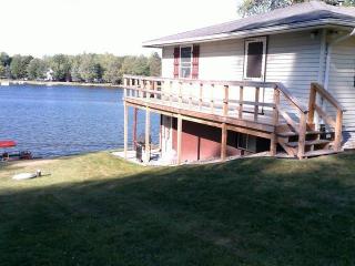 621 Stacey Ct, Gladwin, MI 48624-8436