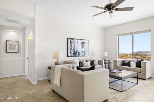 527 Briles Rd, Phoenix AZ  85085-0632 exterior