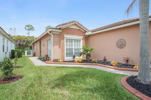 9979 Stonegate Dr, Fort Pierce FL 34987-2423 exterior
