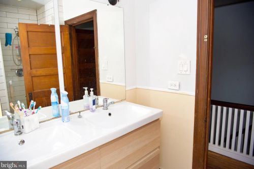 1223 Harrison St, Philadelphia PA 19124-2910 exterior