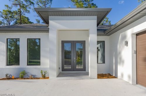 4865 21st Pl, Naples, FL 34116-5723