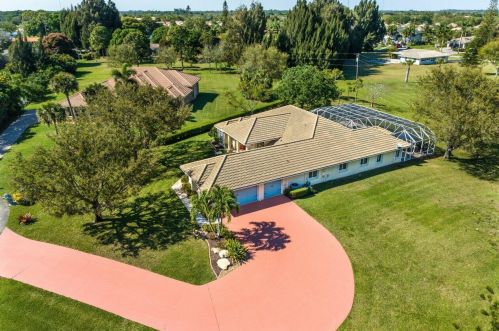 8290 Mizzen Dr, Boynton Beach FL 33472-2721 exterior