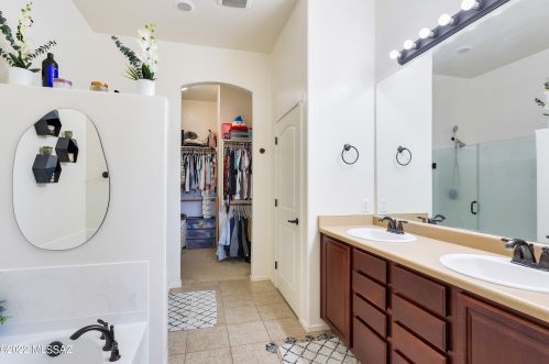 8770 Perry Park Cir, Tucson AZ  85730-1302 exterior