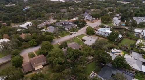 304 Blue Rdg Trl, Austin TX 78746-4538 exterior