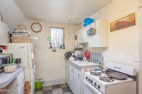 708 Coit Ave, Grand Rapids MI 49503-2737 exterior