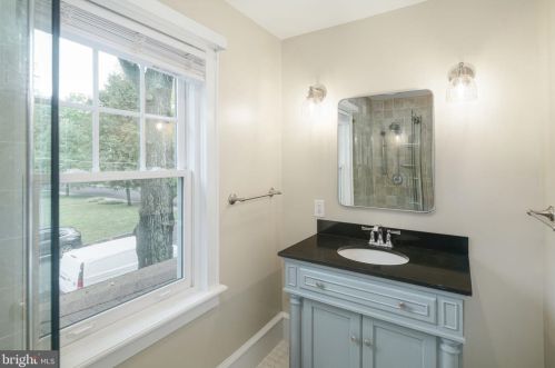 400 Beechwood Ave, Tavistock NJ 08033-1105 exterior