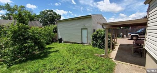 16 Crest Dr, Cresskill NJ  07626-2241 exterior