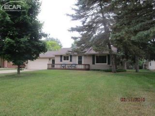 15220 Charluene Dr, Fenton, MI 48430-1406