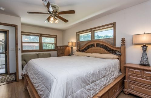 2569 Root Riv Pkwy, Milwaukee WI 53227-1849 exterior