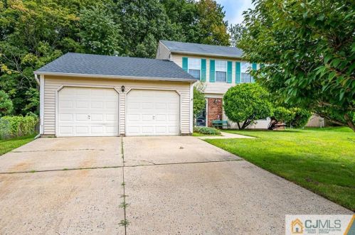 18 Heather Dr, Edison, NJ 08820-4119