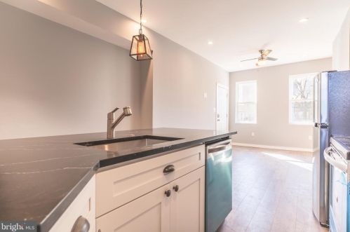 2527 Front St, Philadelphia, PA 19133-4005