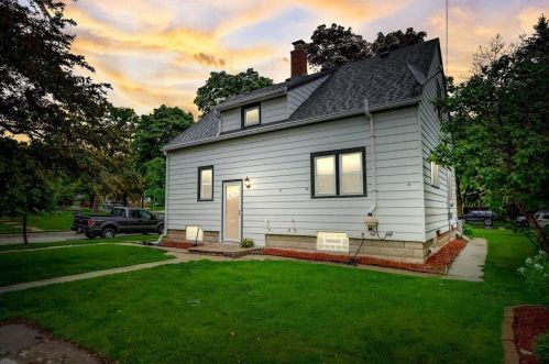 4601 Pine Ave, Milwaukee, WI 53207-5212