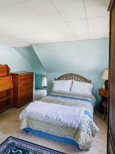 47 Cornell Dr, Clark NJ 07066-3206 exterior