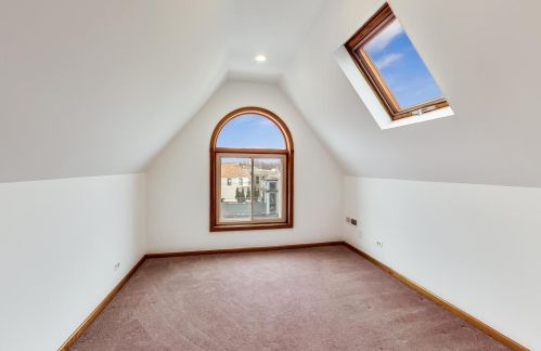 5647 Magnolia Ave, Chicago IL 60660-1908 exterior