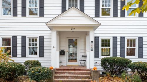 209 Lake Ct, Bull Valley, IL 60014-5203