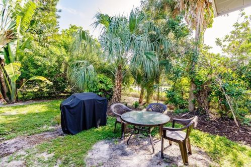 168 Marseille Dr, Naples FL 34112-7102 exterior