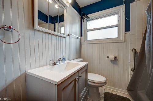 4500 Ln Crosse Ave, Chicago IL 60646-4922 exterior