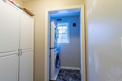 6 Cranberry Dr, Uncasville CT 06382-2006 exterior