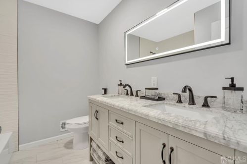 45 Harmon Rd, Edison NJ  08837-2723 exterior