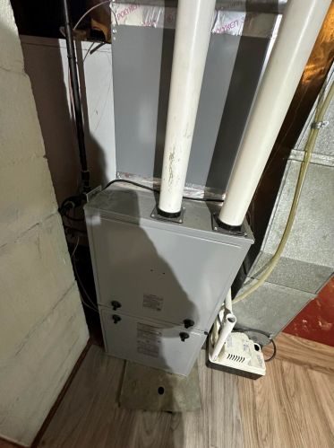 203 Oak Grv Ave, Kalamazoo MI 49004-1306 exterior