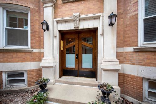 631 Barry Ave, Chicago IL  60657-4504 exterior