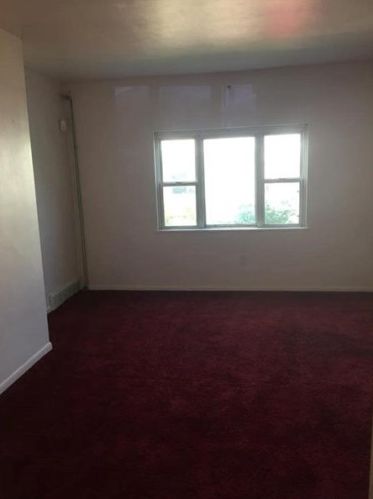 106 18th St, Vandergrift, PA 15690-1114